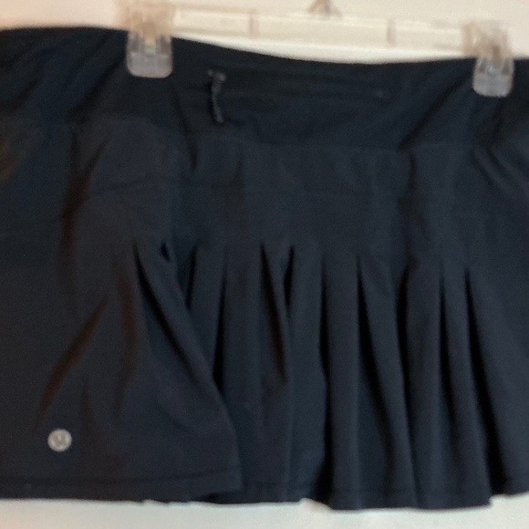 Lululemom athletic navy blue ruffled pleat skirt size 12 - Picture 1 of 5